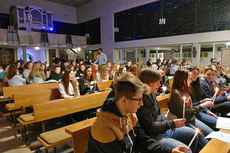 Firmvorbereitung mit Tauferinnerungsgottesdienst in St. Maria, Wolfhagen (Foto: Karl-Franz Thiede)